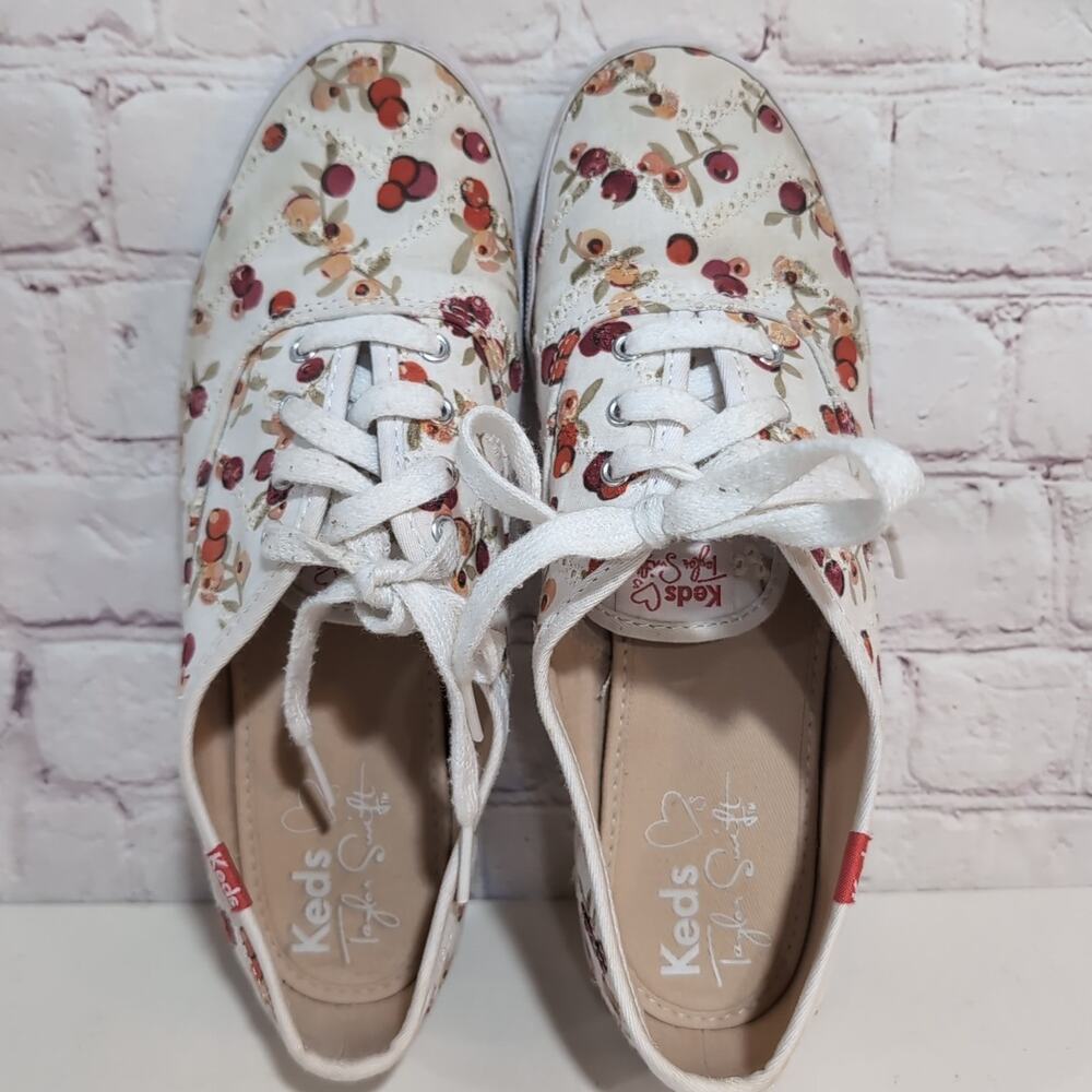 Keds x Taylor Swift Eyelet Berry Sneakers 7.5 Swiftie Casual Cherries Boho - Picture 2 of 13